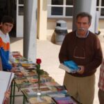 diallibre-2007-institut-_comprant_llibres