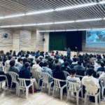 Xerrada de bernardo caal als alumnes de 4t d’ ESO